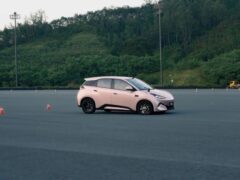 Η BYD ανανεώνει το Seagull με σύστημα σταθεροποίησης μετά από σκασμένο λάστιχο