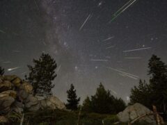 Νέες προσομοιώσεις αμφισβητούν ότι οι κομήτες έφεραν τα δομικά στοιχεία της ζωής στη Γη