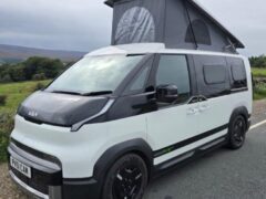 Η Kia παρουσίασε το ηλεκτρικό campervan PV5 με δύο κρεβάτια και κουζίνα